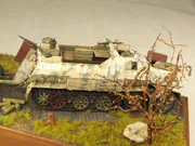 Diorama with plastic models of SdKfz 8 armored vehicle and PaK 44 anti-tank gun - photo No. 7 - close-up