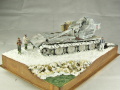 Link to photos showing a winter diorama with a plastic model of the German AUF E-100 armored weapon prototype.